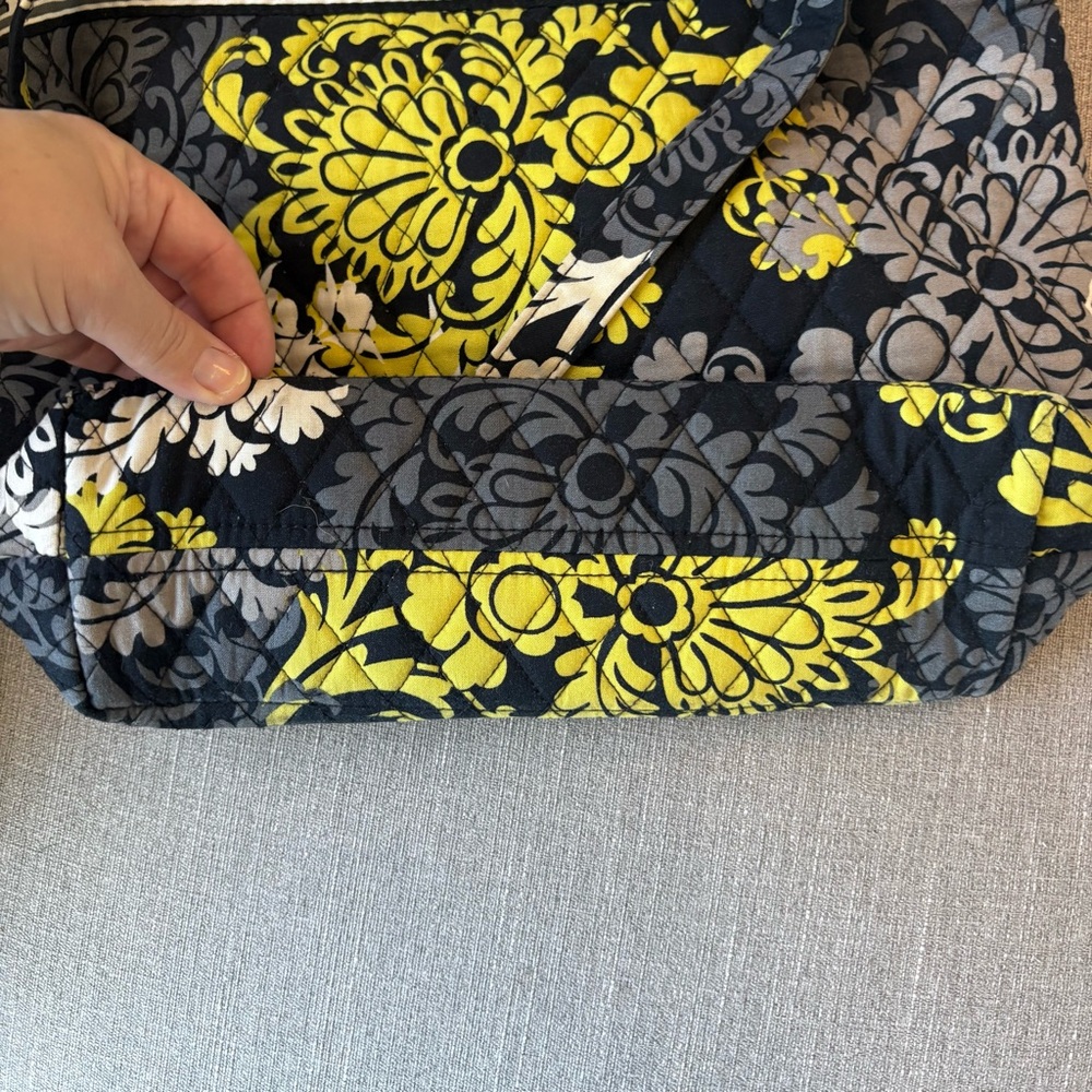 Vera Bradley Large Shoulder Tote Baroque Pattern With Pockets - Picture 6 of 7